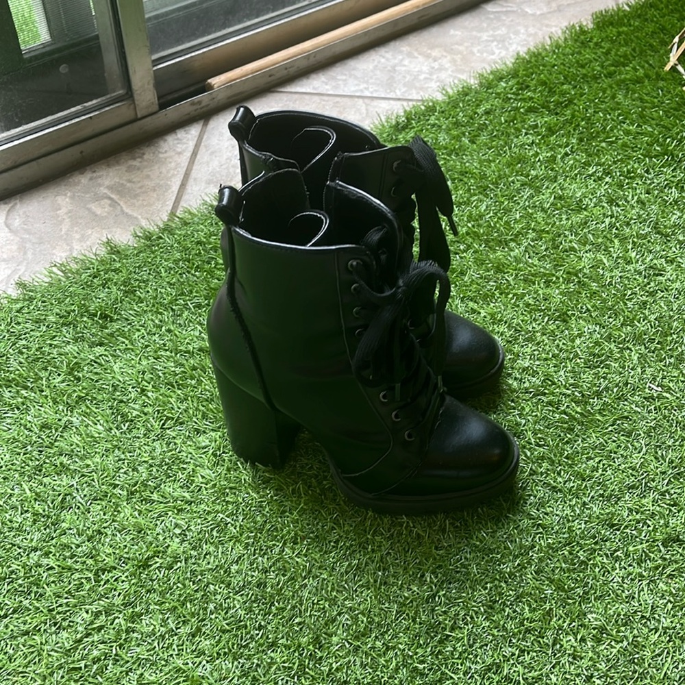 Steve Madden Laurie Black Leather Lace-Up Platform Booties 5.5 Lug Moto Boots
